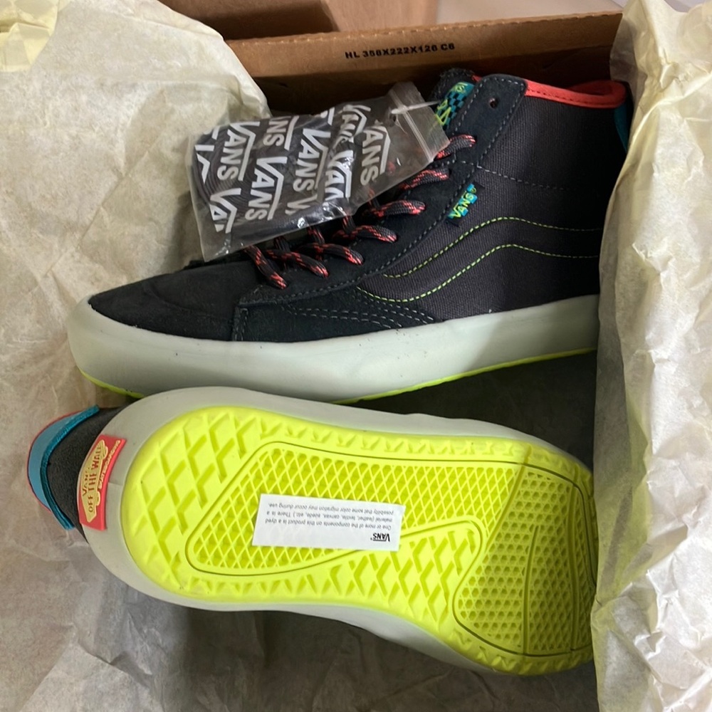 Vans Black and Neon “the Lizzie” Easter’s size 7 men’s never worn, brand new.
